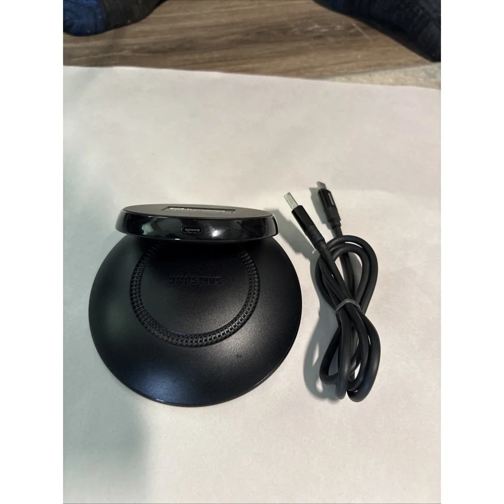 Samsung EP-N5105 Qi-Certified Fast Wireless Charging Stand + Warner USB Cable
